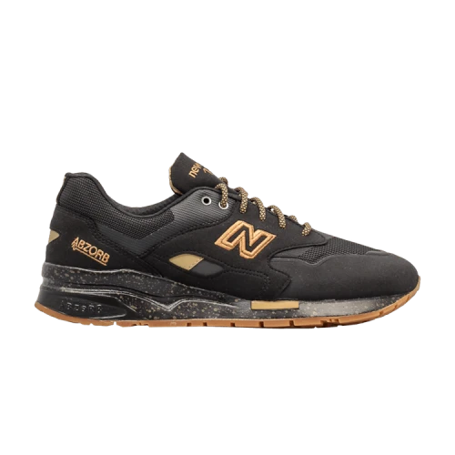 New Balance 1600 Elite Black Gold