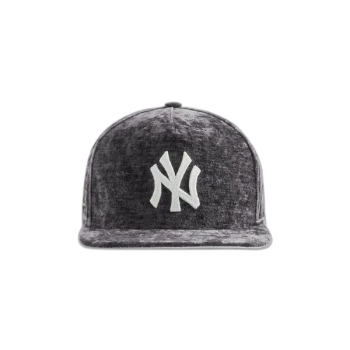 Kith & New Era For The New York Yankees Chenille 9Fifty A-Frame Snapback 'Fuel'